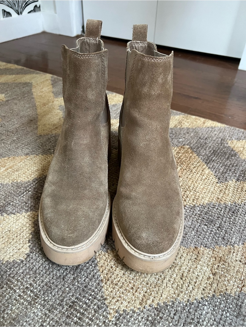 Dolce Vita Taupe Genuine Suede Lug Sole Chelsea Boots Women’s 8.5